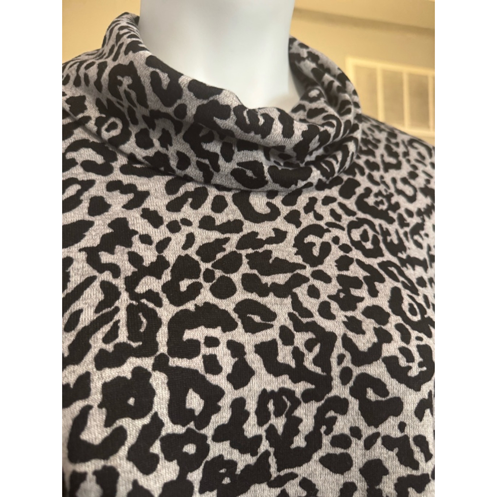 Jones New York Gray Leopard Print Turtleneck - Picture 4 of 8